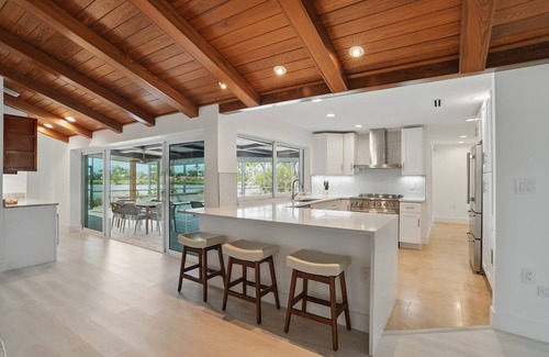 Beachview Country Club Estates House | Lake front Island Oasis with Private Pool & Bike to Beach – Sanibel Retreat