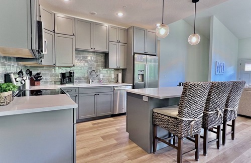Indian Point House | Lake Front, Kayaks, Private Hot Tub, Firepit!