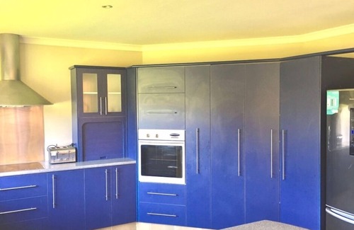 Paraparaumu House | Lake-front life style house with sauna room