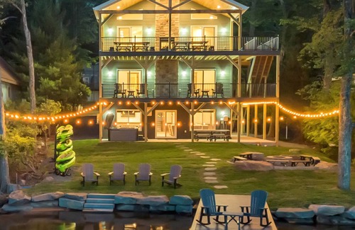 Lake Harmony House | "Lake Front Livin" Beautiful Lake Front View, Private Beach, Dock, Firepit, Game Room, Kayak/Canoe