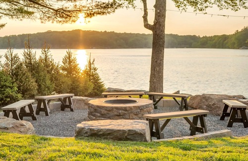 Lake Harmony House | "Lake Front Livin" Beautiful Lake Front View, Private Beach, Dock, Firepit, Game Room, Kayak/Canoe