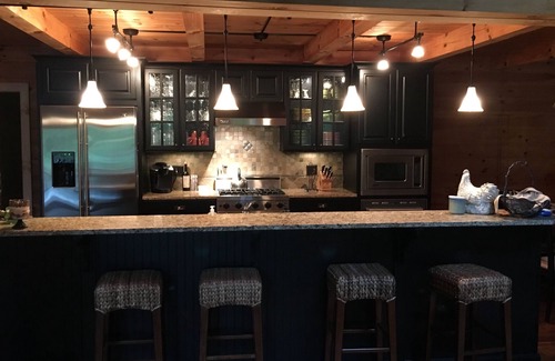 Howard Cabin | Lake Front Luxury Cabin