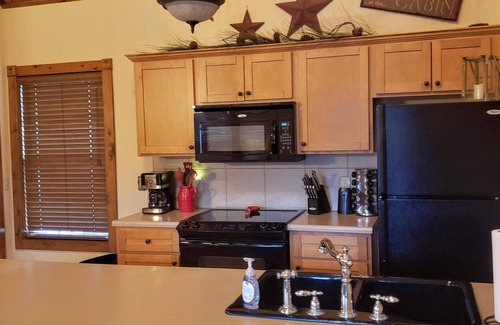 Reeds Spring House | Lake Front next to the Pool! In Stonebridge by Silver Dollar City