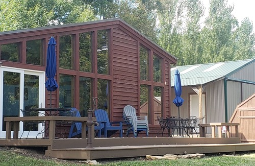 Vassar House | Lake Front Relaxation at Pomona Lake Cabin One Hour from Kansas City and Topeka
