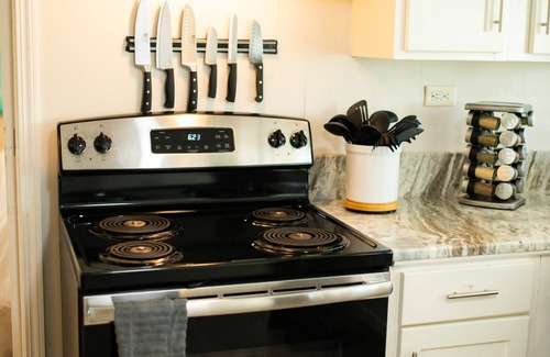 Mid America Resort | Lake Front Resort-Sleeps 22/3 Hot Tubs/3 Fire Pits/Boat Ramp/Dock/2 Game Rooms!