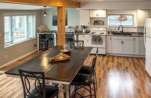 Dundee House | Lake Front Reverie- Waneta Lake, NY