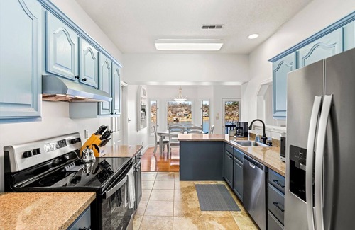 Loudon House | Lake Front