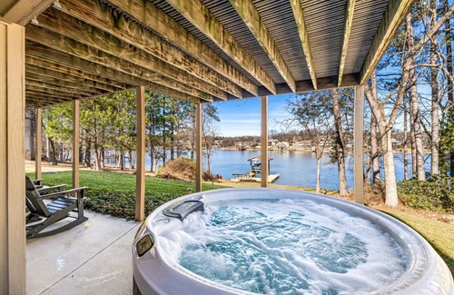 Loudon House | Lake Front