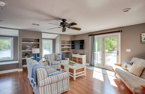 The Bays House | LAKE-FRONT! Your own PRIVATE BEACH & DOCK on PRIVATE Peninsula