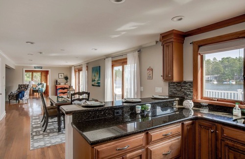 The Bays House | LAKE-FRONT! Your own PRIVATE BEACH & DOCK on PRIVATE Peninsula