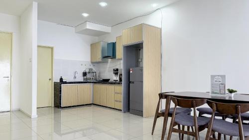 Larut Apartment | Lake Garden View Homestay with Pool and Netflix