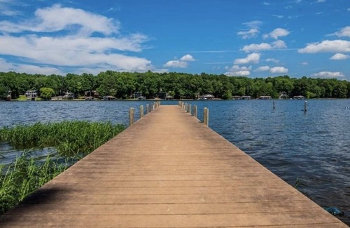 Macon Cottage | Lake Gaston lake house The 19th Hole