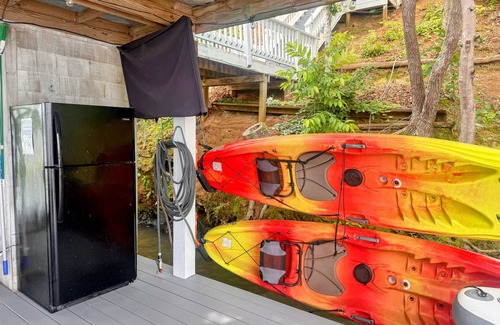 Wise House | Lake Gaston Main Lake Home, expansive view and water toys!