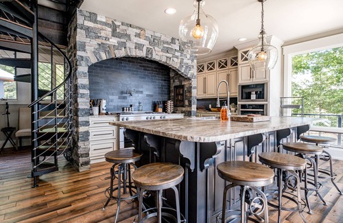 Henrico House | Lake Gaston Main lake Private Sandy Beach -SPECTACULAR