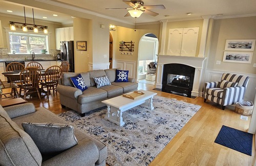 Macon House | Lake Gaston Waterfront-FirePit, Dock, Sundeck, Kayaks, SUP, PingPong,Has it ALL!