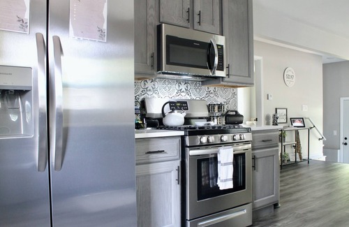 Lake Geneva House | Lake Geneva 4BR Sleeps 8 Seasonal Igloo + Cozy Retreat