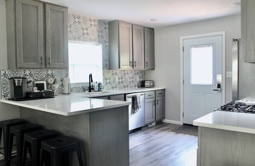 Lake Geneva House | Lake Geneva 4BR Sleeps 8 Seasonal Igloo + Cozy Retreat
