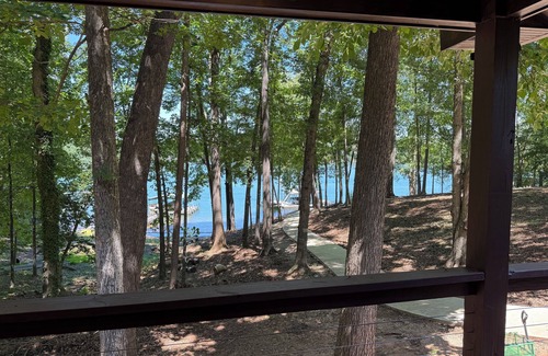 Townville House | Lake Hartwell, Deep Water, 20min from Clemson, Two Story Dock, Fire Pit
