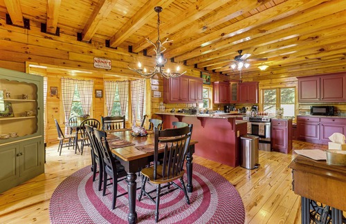 Fair Play Cabin | Lake Hartwell Home w/Game Room: 21 Mi to Clemson!