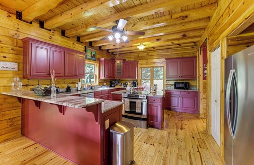 Fair Play Cabin | Lake Hartwell Home w/Game Room: 21 Mi to Clemson!