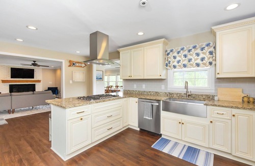 Northlake House | Lake Hartwell w/Dock, Pool, Clemson, Fishing Tournaments, Sleep 12, Anderson SC