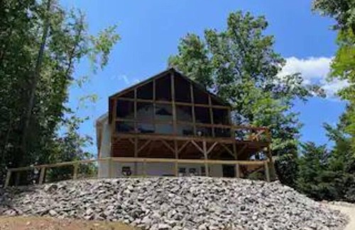 Bracey House | Lake Haven, Breathtaking views, pet-friendly, Stunning outdoor spaces