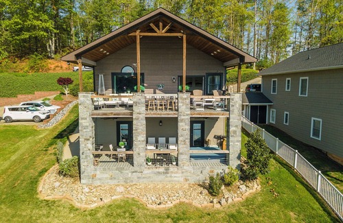 Marion Lake Club House | Lake Home – 3BR, 2 Balconies & Stunning Views from Private Waterfront Deck