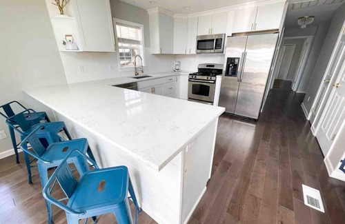 Stillwater House | Lake home & cottage,mins to track & downtown