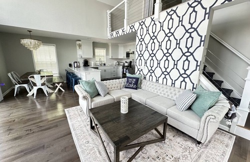 Stillwater House | Lake home & cottage,mins to track & downtown