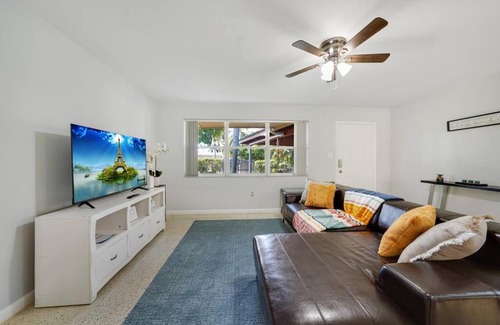 Davie Villa | Lake House 2