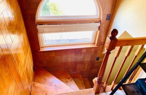 Beaver Shores House | Lake House and Studio Book Two places in one 4 bedrooms large driveway and yard