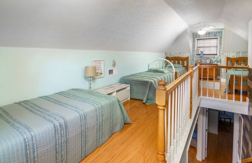 Reed Creek House | Lake house getaway w kayaks & firepit -- 10 min to downtown Hartwell