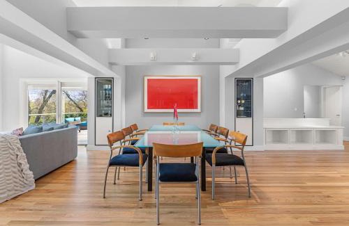 Arlington House | Lake House in the City