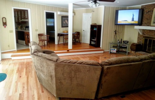 Seneca House | Lake House Near Clemson Private Boat Dock WiFi 65" TV Grill Kayaks Deep Water