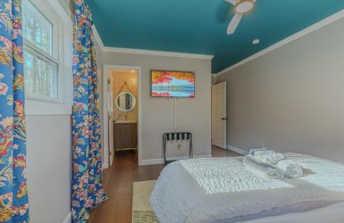 Trenton Apartment | Lake House near Lookout Mt - Theater, Gym & Arcade