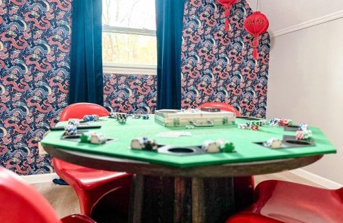 Trenton Apartment | Lake House near Lookout Mt - Theater, Gym & Arcade