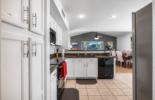 Arrowhead Lakes House | Lake House! Paddleboat, kayaks, fire pit, bikes, fish! fountain&mountain views!