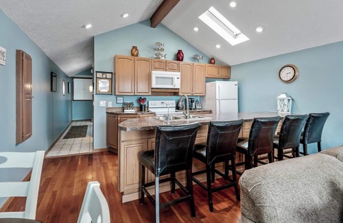 Twin Lake House | Lake House: Pontoon Rental l Kayaks & SUP +Hot Tub