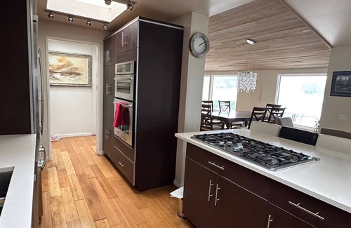 Issaquah House | Lake house, private beach, Jacuzzi tub, large deck