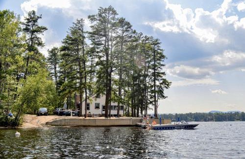 The Bays House | Lake House Retreat