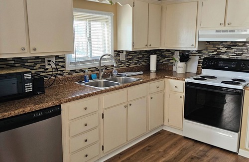 Wynnburg House | Lake House Scales and Ducktails Rentals
