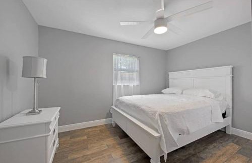 Davie House | Lake House Unit 1 By Pmi