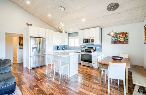 Oak Shores House | Lake House