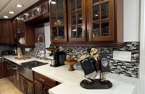 Hialeah House | Lake House Villa Beachfront