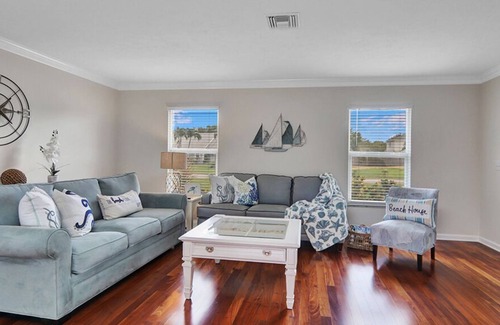Jensen Beach House | Lake house w/POOL in Jensen Beach!