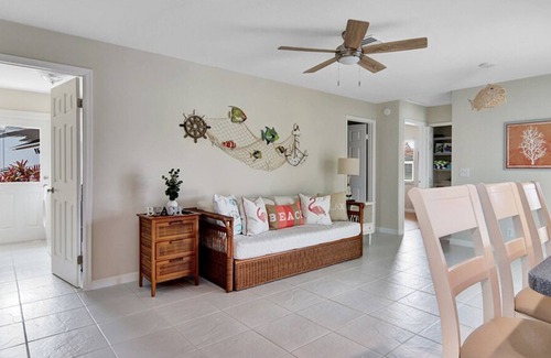 Jensen Beach House | Lake house w/POOL in Jensen Beach!