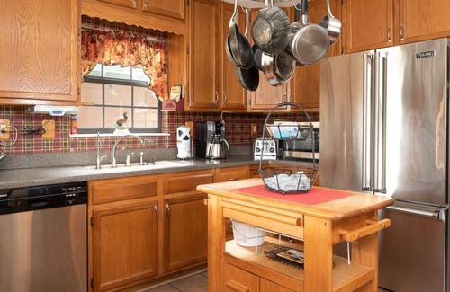 Sevierville Cabin | Lake House with Mountain Views