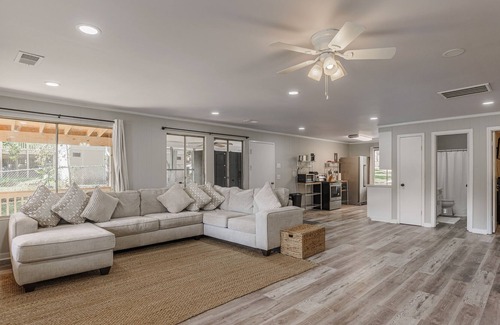 Leesville Cottage | Lake house with private dock