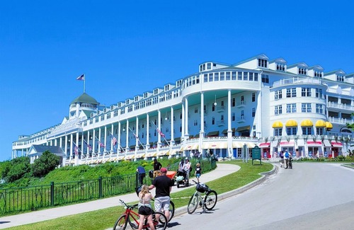 St Ignace House | Lake Huron Beachfront Home~Mackinac Island Views!