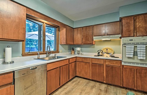 Tawas City House | Lake Huron House w/Grill + Beach Access!